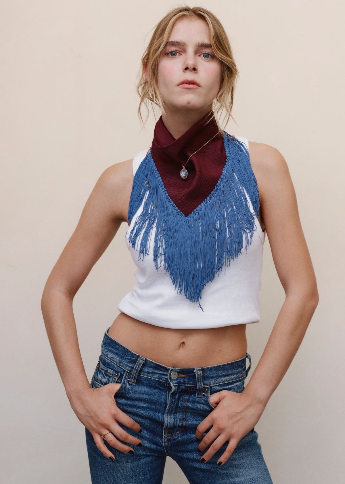 Triangolo in cotone con frange - motivo marrone e blu