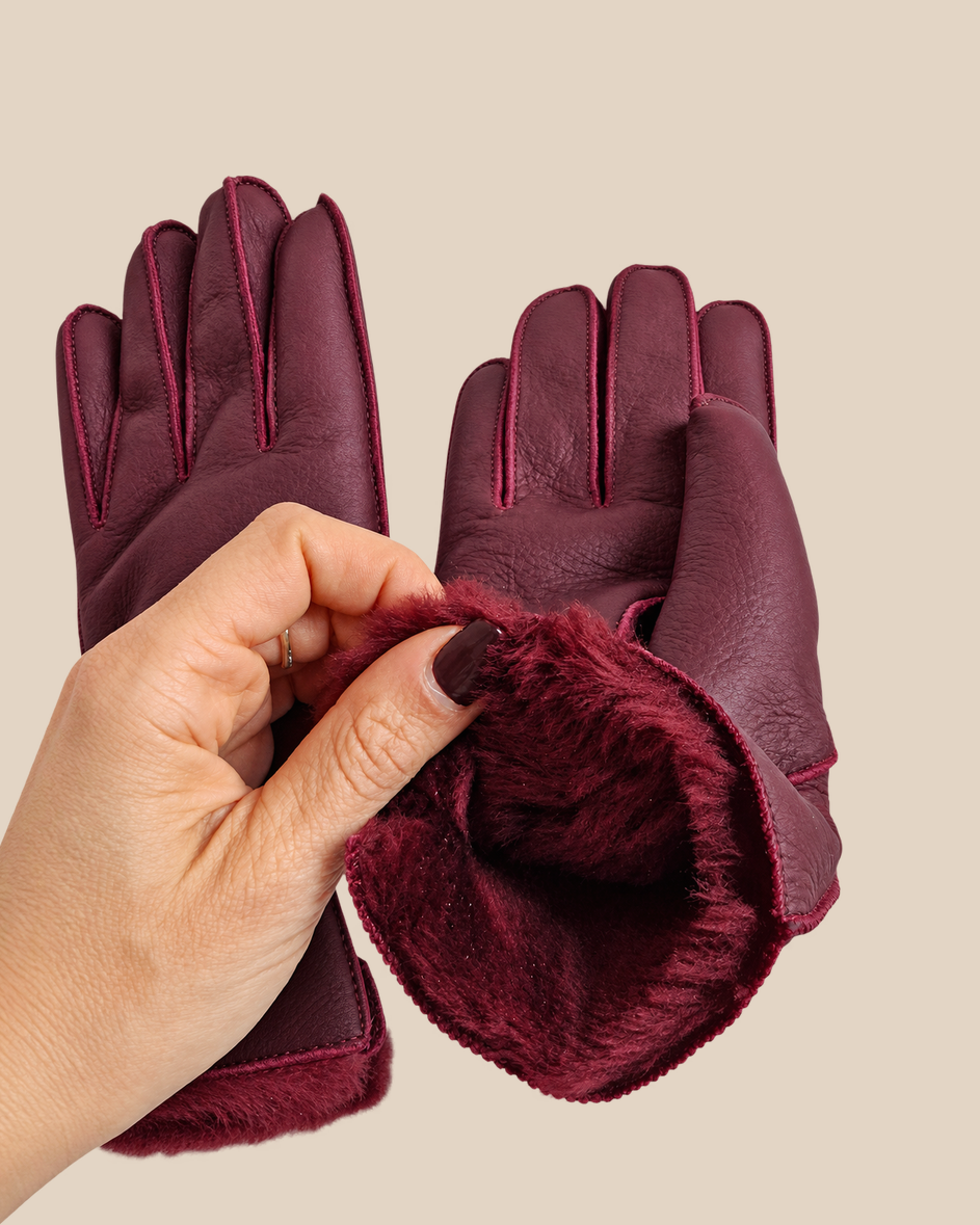 Nappa shearling gloves - burgundy — product view 03, shearling gloves on a beige background