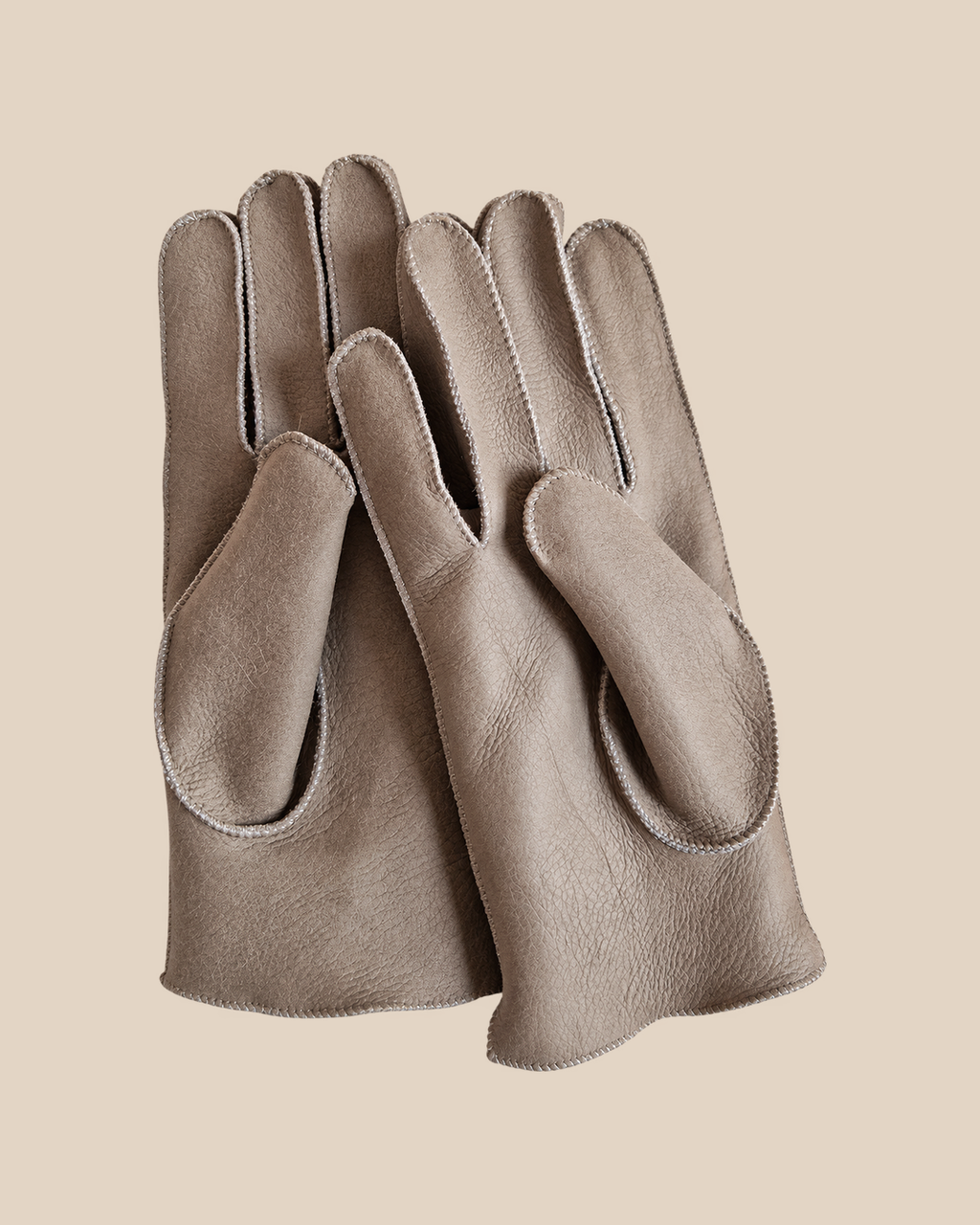 Nappa shearling gloves - snow grey — product view 04, shearling gloves on a beige background